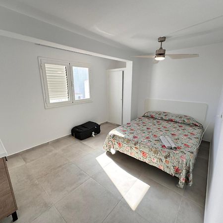 ホテル Hostal Cisne サンアントニオアバド エクステリア 写真