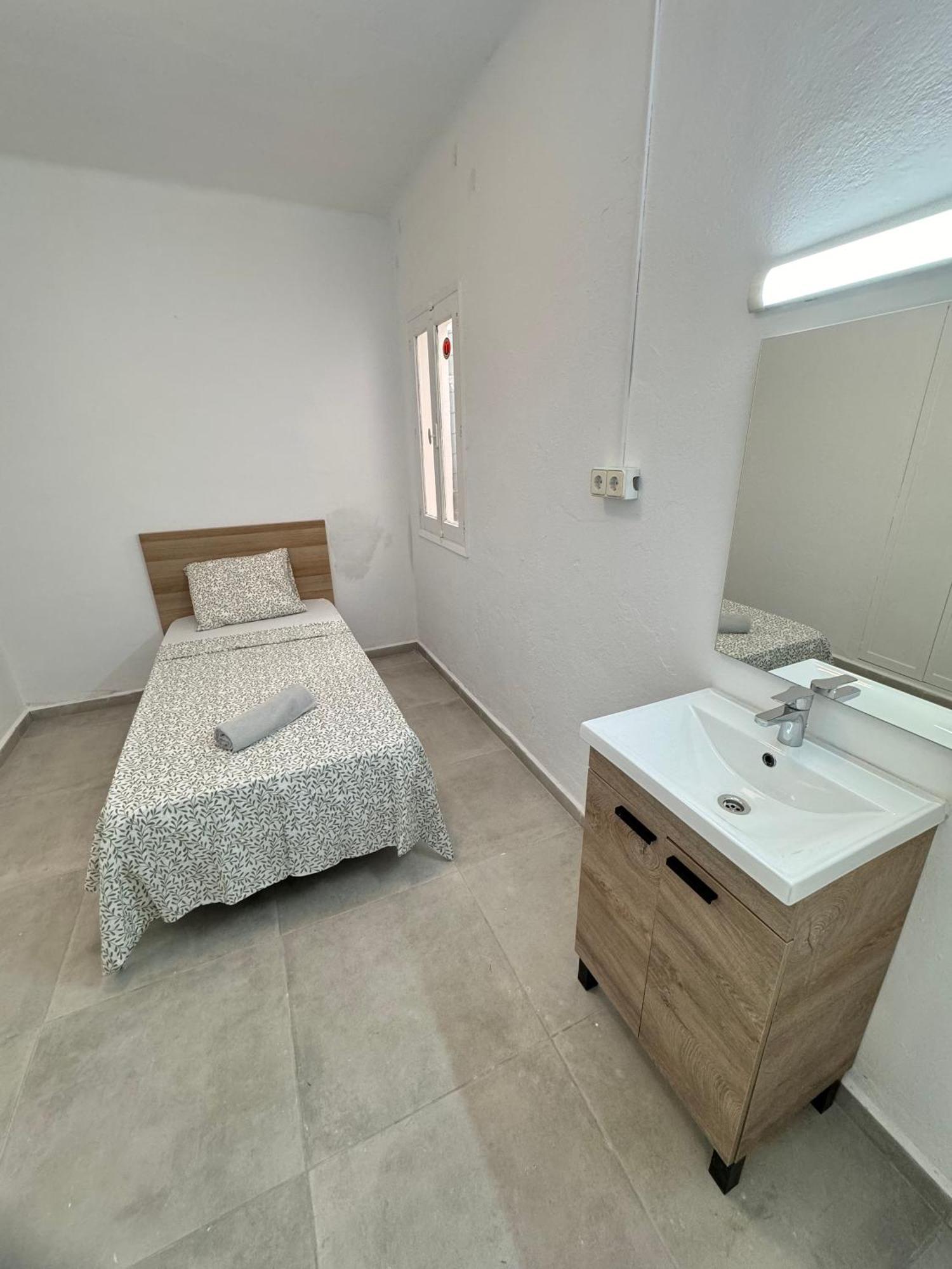 ホテル Hostal Cisne サンアントニオアバド エクステリア 写真