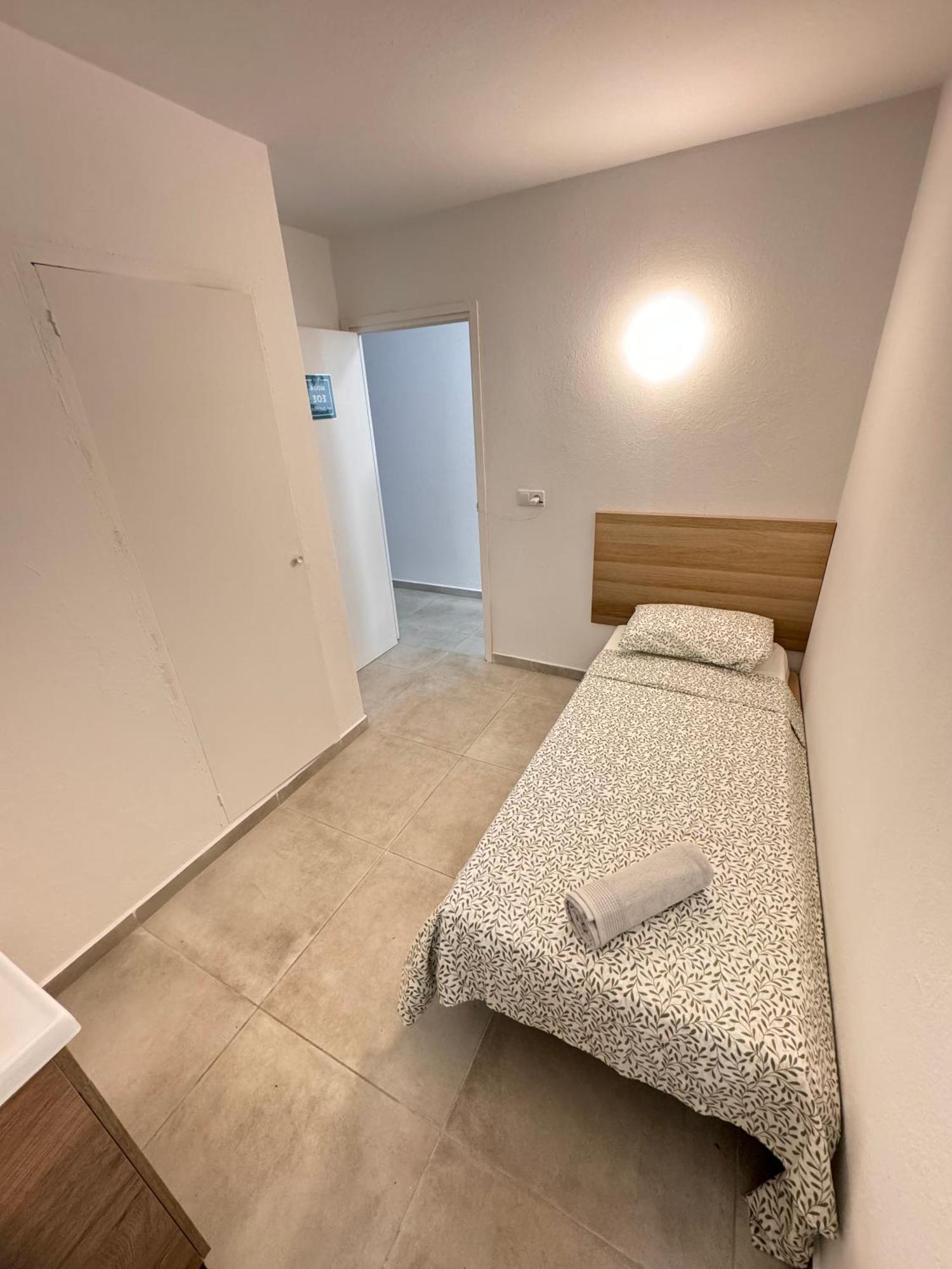ホテル Hostal Cisne サンアントニオアバド エクステリア 写真