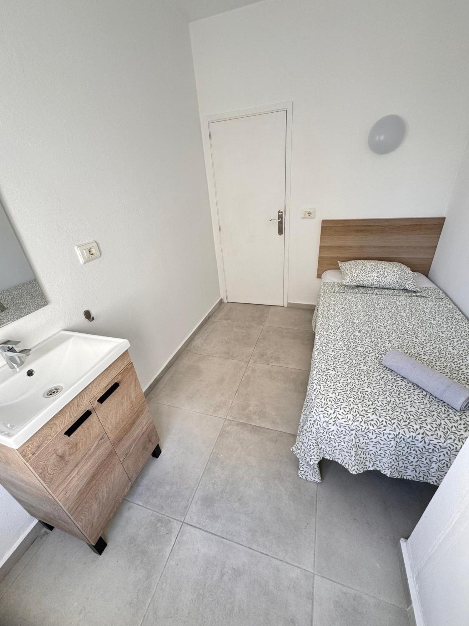 ホテル Hostal Cisne サンアントニオアバド エクステリア 写真