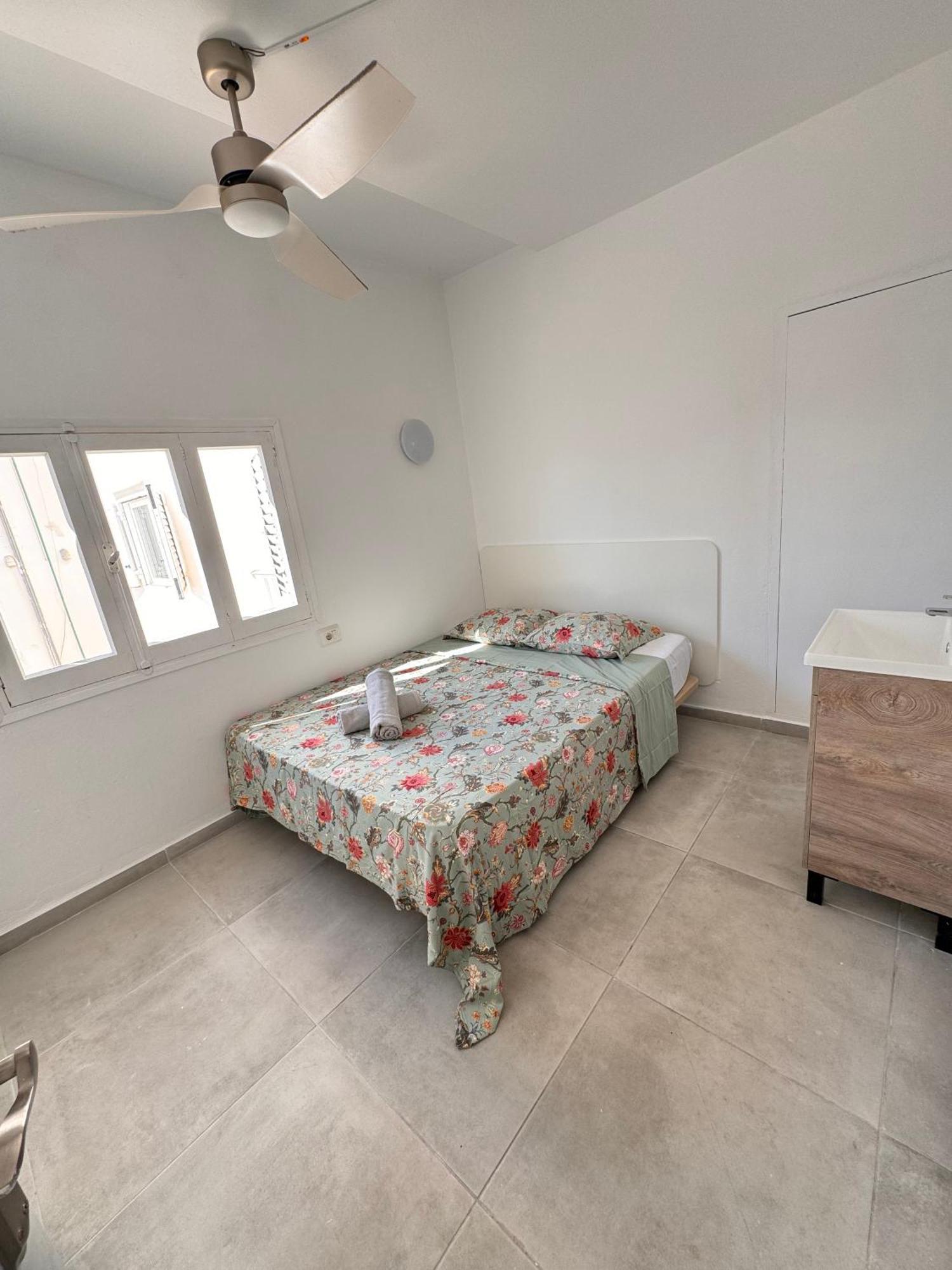 ホテル Hostal Cisne サンアントニオアバド エクステリア 写真